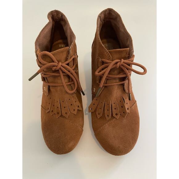 Toms Size 8.5 Brown Bootie Heels Tassel Lace Up Suede - Picture 2 of 11